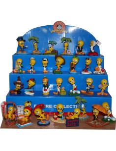 Lote de 24 figuritas "TITI" en resina. Altura: 9 a 10 cm aproximada...